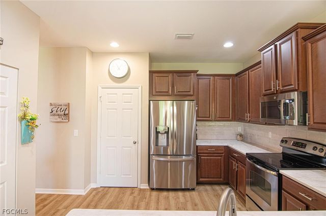 2527 Blackburn CIR, Cape Coral, FL 33991