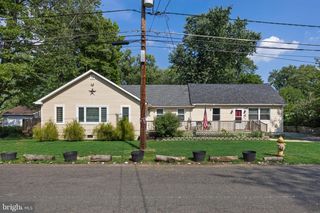 16 OREGON AVE, Mount Laurel, NJ 08054