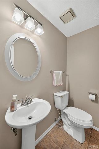 1 Rue De Paix 6, Lake St Louis, MO 63367