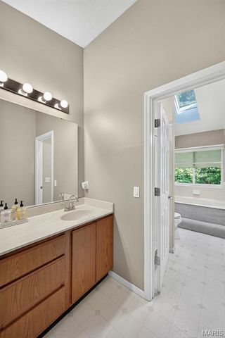 1 Rue De Paix 6, Lake St Louis, MO 63367