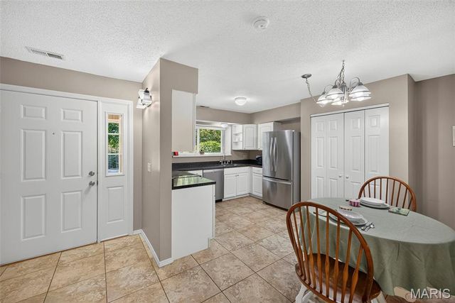 1 Rue De Paix 6, Lake St Louis, MO 63367