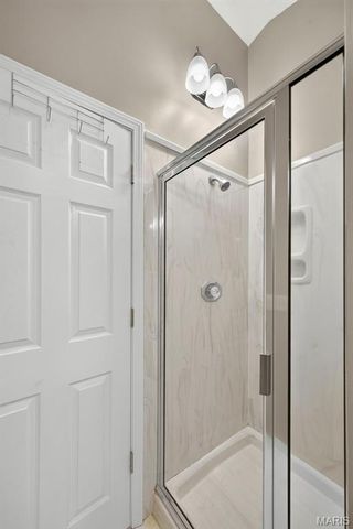 1 Rue De Paix 6, Lake St Louis, MO 63367