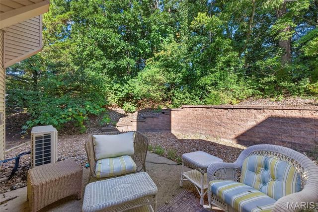 1 Rue De Paix 6, Lake St Louis, MO 63367