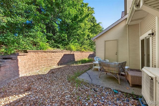 1 Rue De Paix 6, Lake St Louis, MO 63367