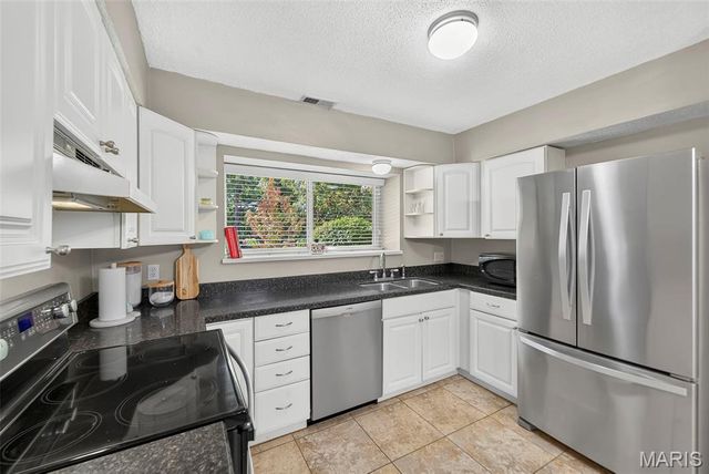 1 Rue De Paix 6, Lake St Louis, MO 63367