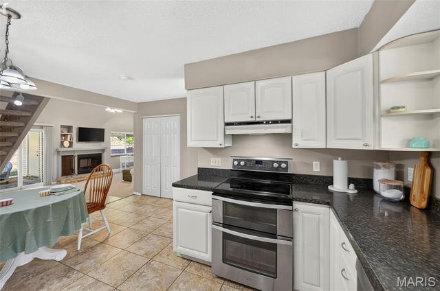 1 Rue De Paix 6, Lake St Louis, MO 63367