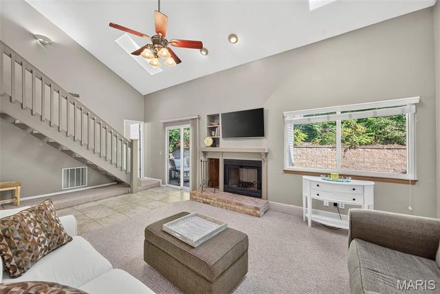 1 Rue De Paix 6, Lake St Louis, MO 63367