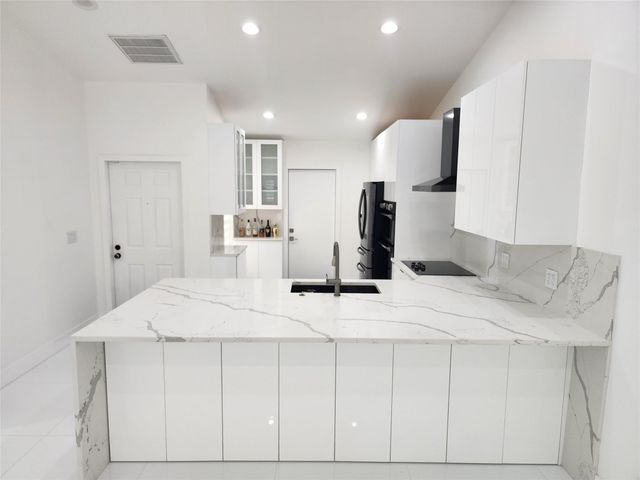 9020 NW 60TH Street, Tamarac, FL 33321