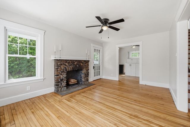 87 Malden St, Worcester, MA 01606