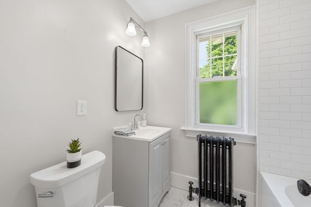 87 Malden St, Worcester, MA 01606