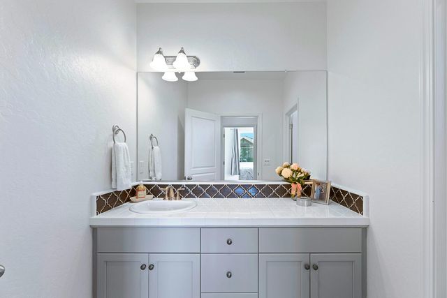 1006 La Canada Avenue, Clovis, CA 93619