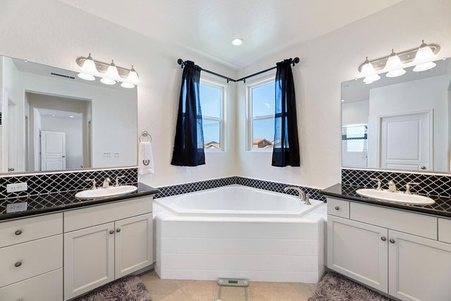 1006 La Canada Avenue, Clovis, CA 93619