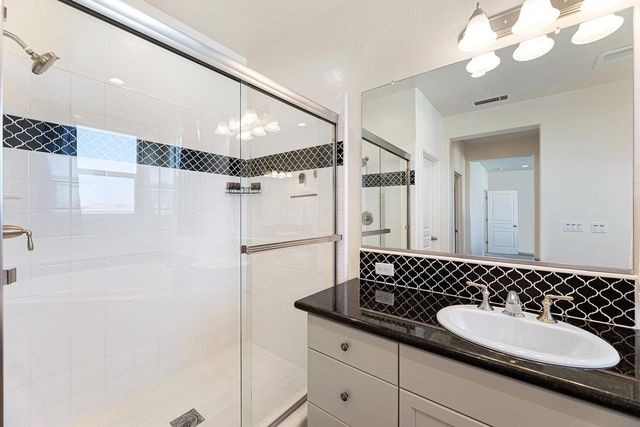 1006 La Canada Avenue, Clovis, CA 93619