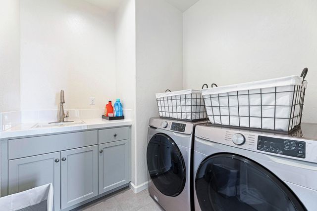 1006 La Canada Avenue, Clovis, CA 93619