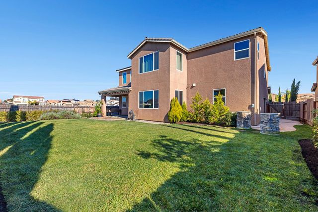 1006 La Canada Avenue, Clovis, CA 93619