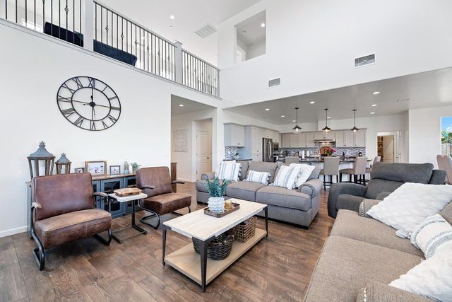 1006 La Canada Avenue, Clovis, CA 93619