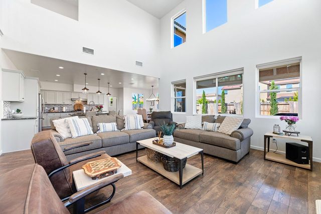 1006 La Canada Avenue, Clovis, CA 93619