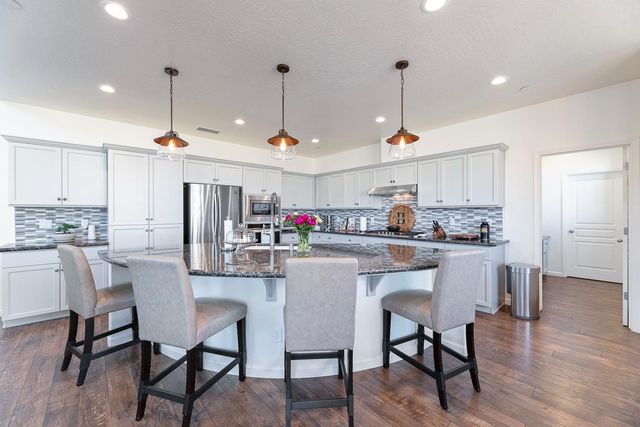 1006 La Canada Avenue, Clovis, CA 93619