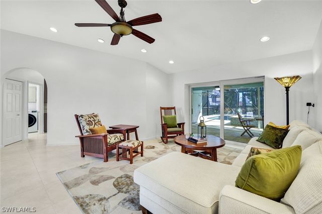 10341 Regent CIR, Naples, FL 34109