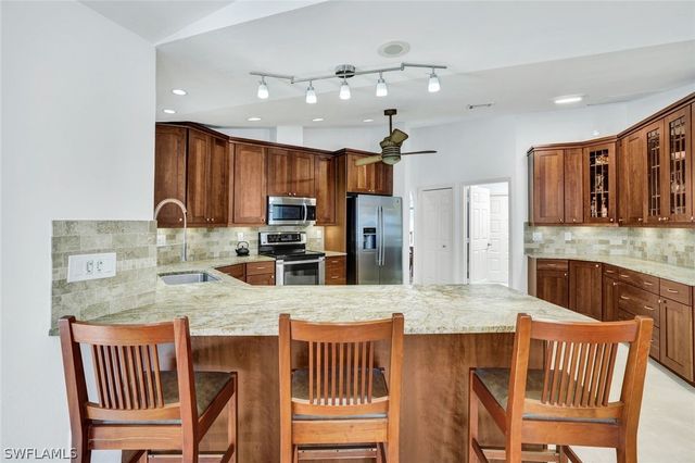 10341 Regent CIR, Naples, FL 34109