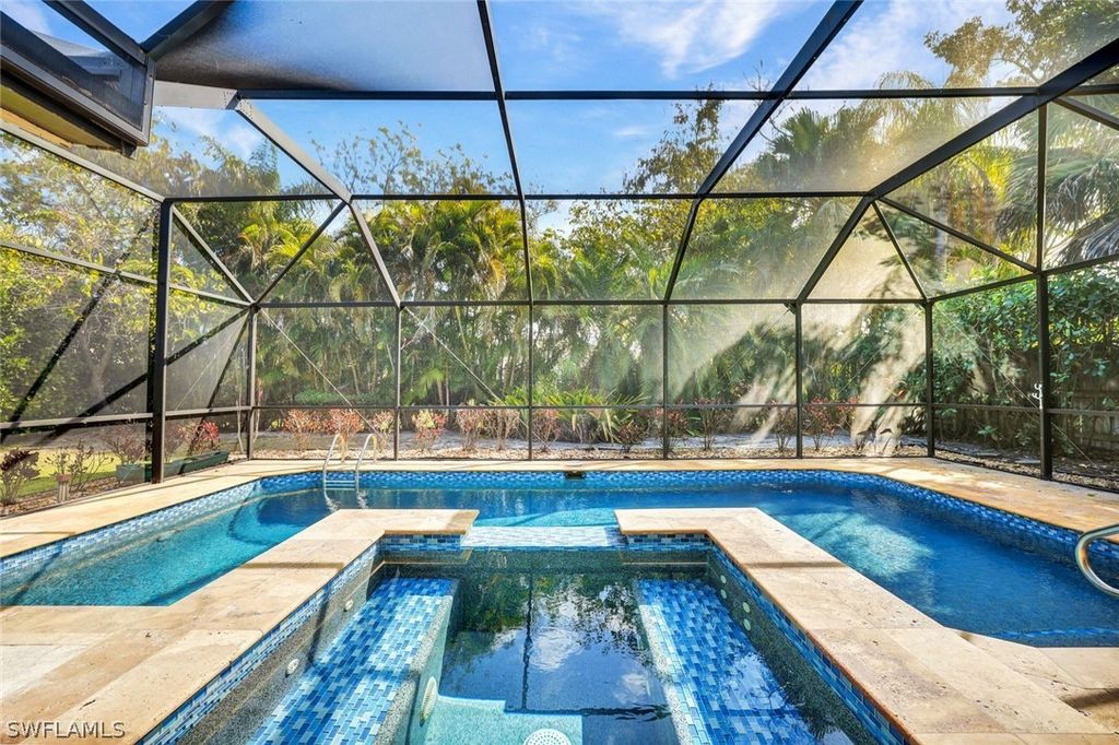 10341 Regent CIR, Naples, FL 34109