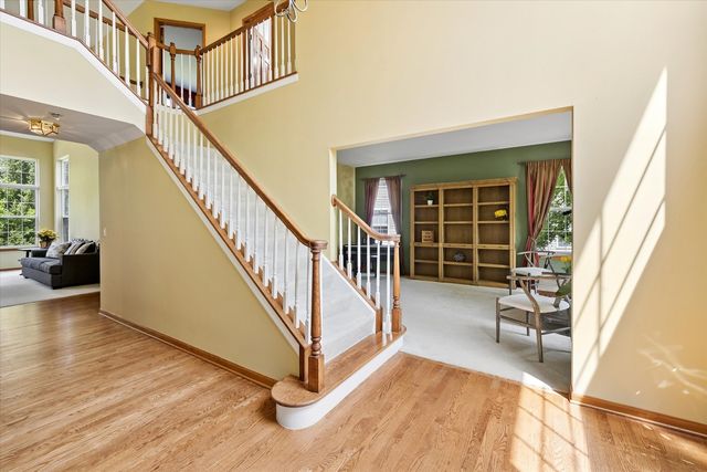 1674 Rolling Hills Drive, Crystal Lake, IL 60014