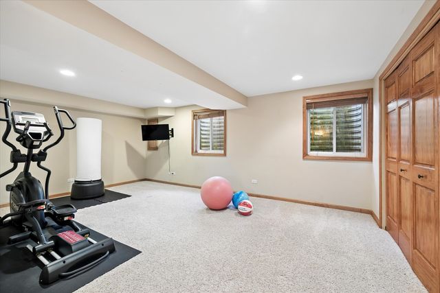 1674 Rolling Hills Drive, Crystal Lake, IL 60014