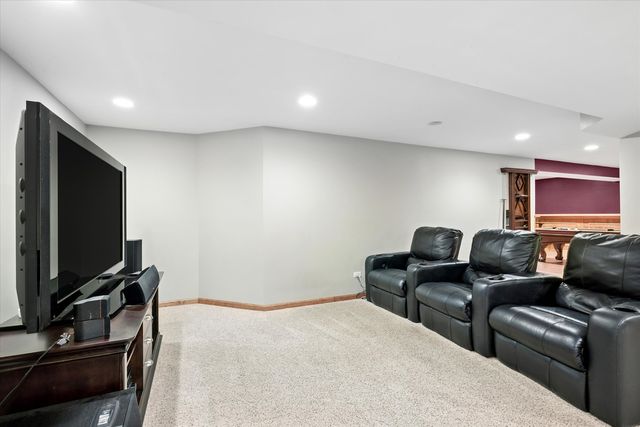 1674 Rolling Hills Drive, Crystal Lake, IL 60014