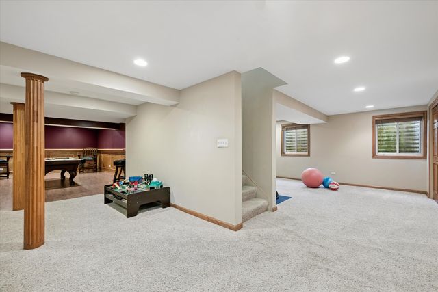 1674 Rolling Hills Drive, Crystal Lake, IL 60014