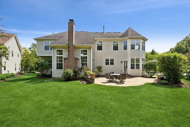 1674 Rolling Hills Drive, Crystal Lake, IL 60014