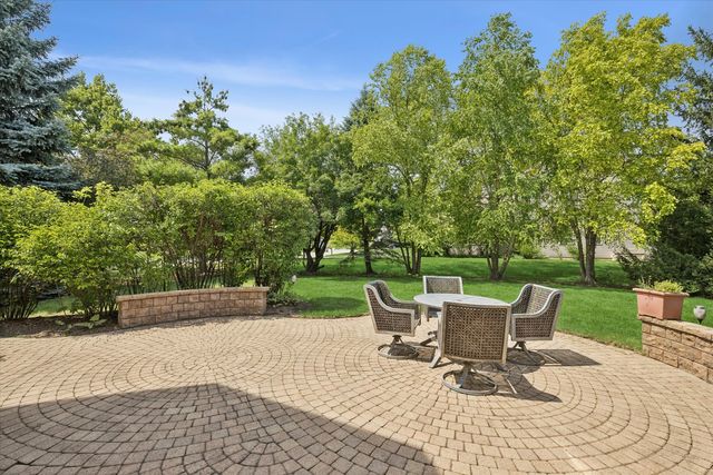 1674 Rolling Hills Drive, Crystal Lake, IL 60014