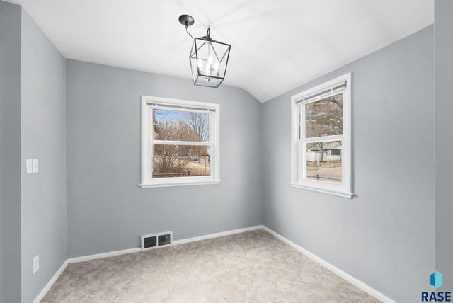 707 E 26th St Street, Sioux Falls, SD 57105