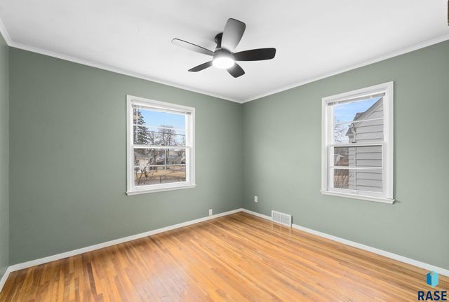 707 E 26th St Street, Sioux Falls, SD 57105