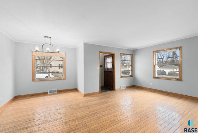 707 E 26th St Street, Sioux Falls, SD 57105