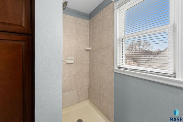 707 E 26th St Street, Sioux Falls, SD 57105