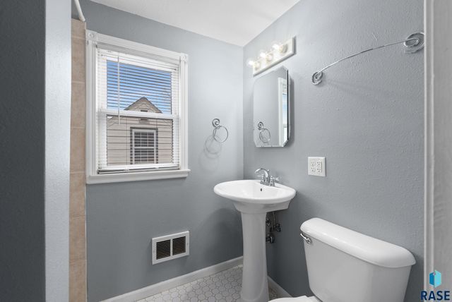 707 E 26th St Street, Sioux Falls, SD 57105