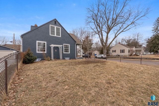 707 E 26th St Street, Sioux Falls, SD 57105