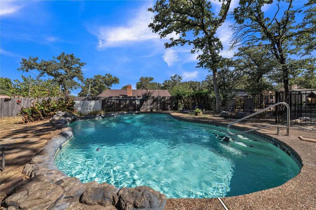 5511 Marshfield Court, Arlington, TX 76016 — exterior