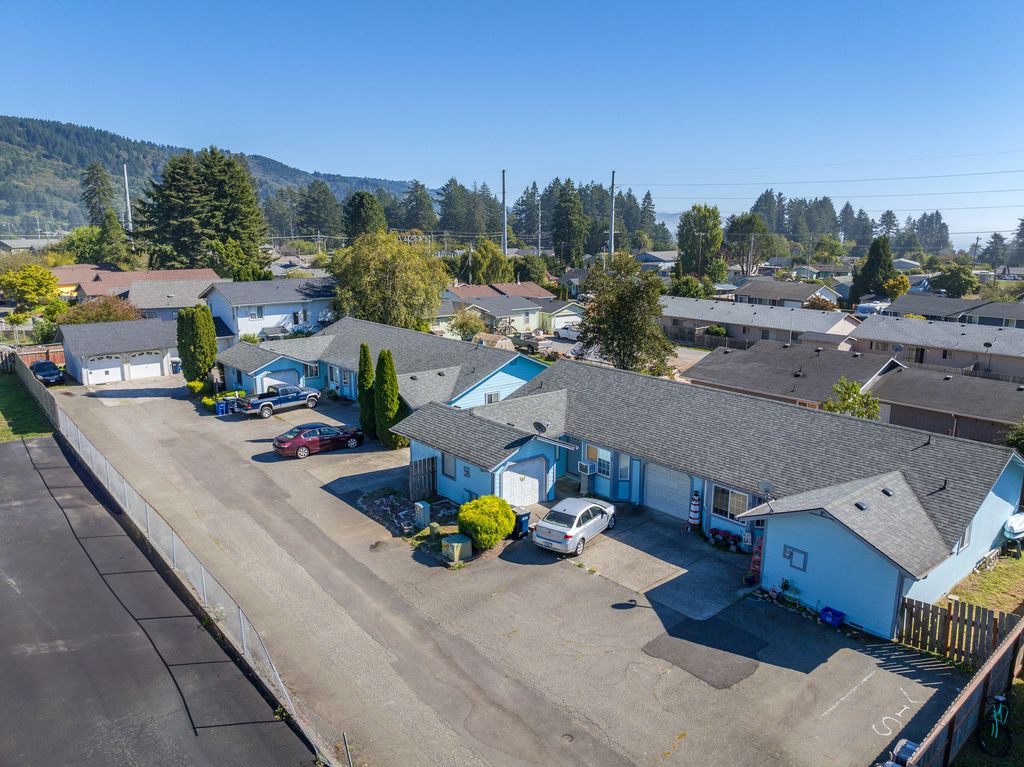 716 Pioneer Road, Brookings, OR 97415