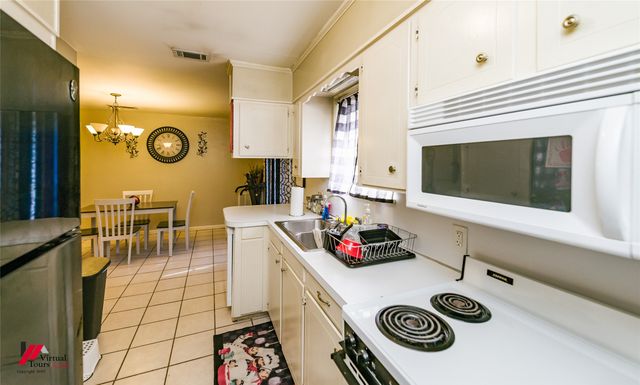 9035 Lone Oak Drive, Shreveport, LA 71118