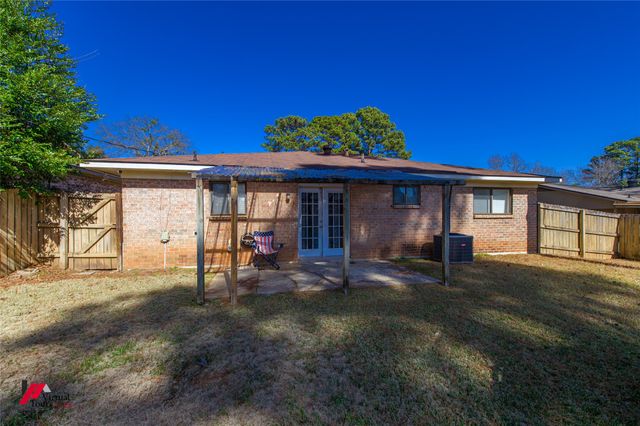 9035 Lone Oak Drive, Shreveport, LA 71118