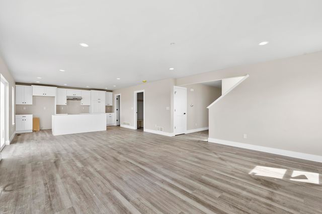5744 Wall Street, Waterloo, IA 50701