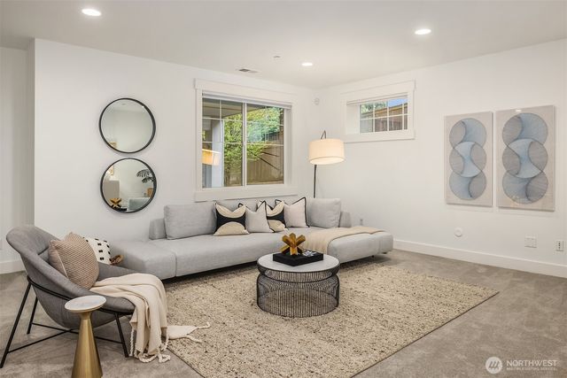 2005 105th Avenue NE, Bellevue, WA 98004