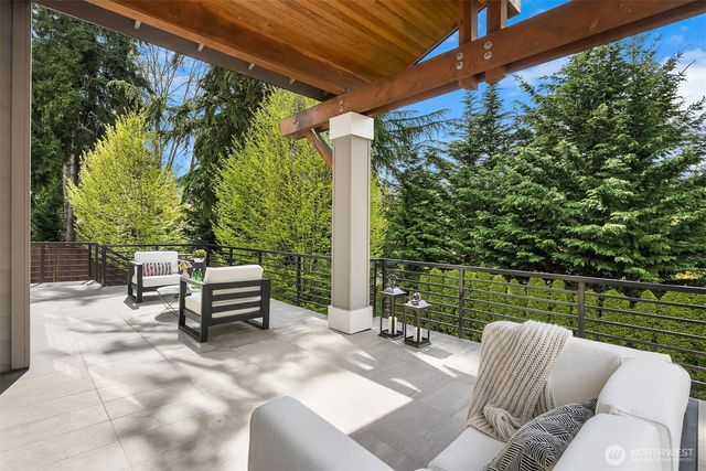 2005 105th Avenue NE, Bellevue, WA 98004