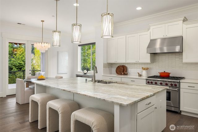 2005 105th Avenue NE, Bellevue, WA 98004