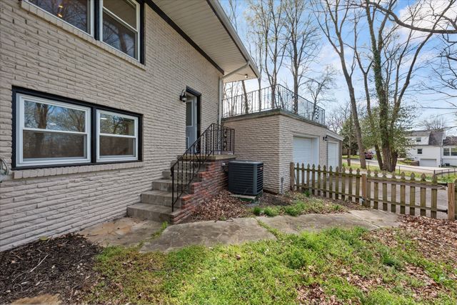 276 E Porters Bluff Rd, E, Clarksville, TN 37040
