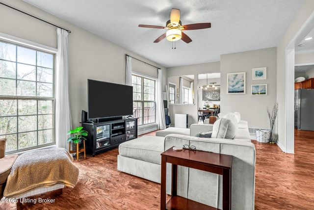 11050 Symington Cir, Louisville, KY 40241