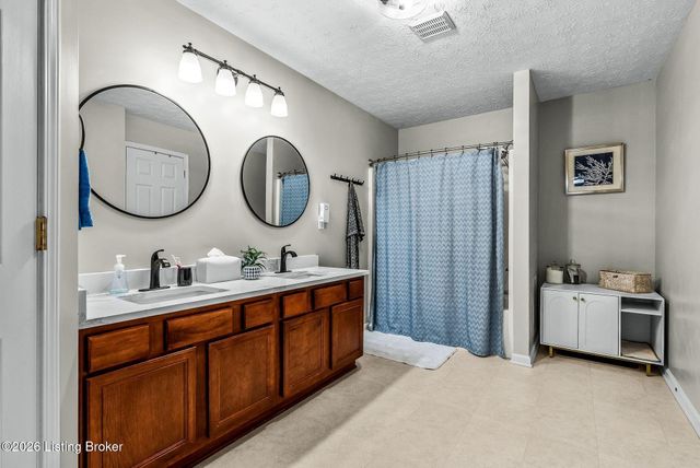 11050 Symington Cir, Louisville, KY 40241