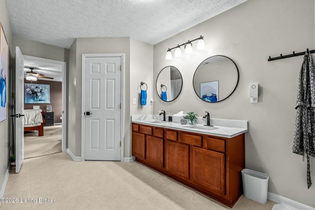 11050 Symington Cir, Louisville, KY 40241