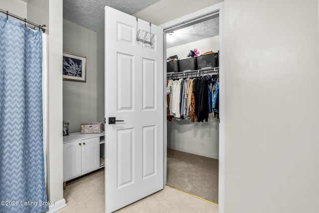 11050 Symington Cir, Louisville, KY 40241